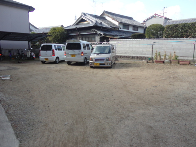 ツカモトハイツの駐車場