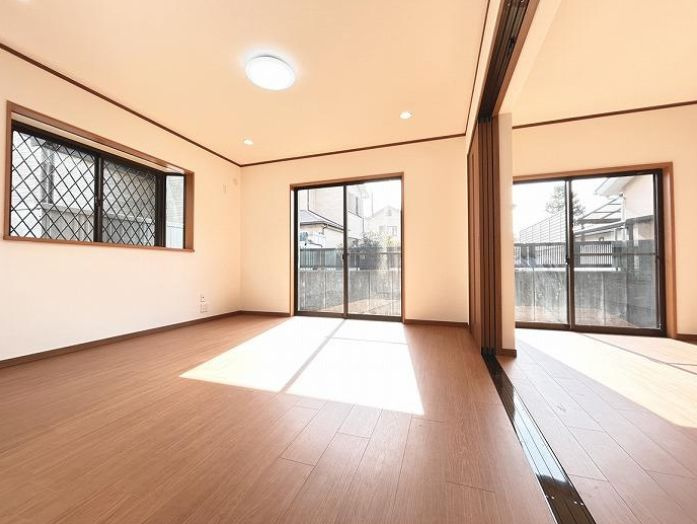 藤沢市亀井野　中古戸建の居間・リビング|使いやすい居間です