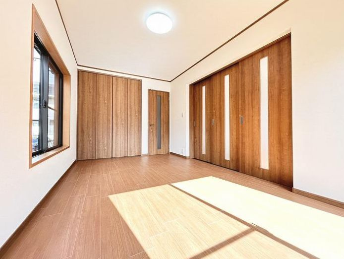 藤沢市亀井野　中古戸建の洋室|明るい洋室です