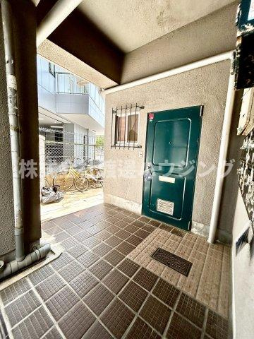 江坂はなヴィラのエントランス