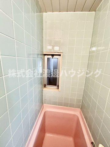 江坂はなヴィラのその他|浴室に窓有