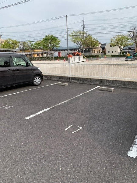 ベアーレ　Ｂ棟の駐車場