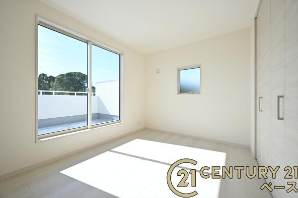 リーブルガーデン中町 １号棟 ／新築一戸建の洋室|■現地撮影写真■バルコニーに面した開放感のあるお部屋です！