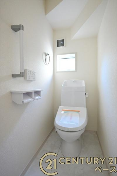 リーブルガーデン中町 １号棟 ／新築一戸建のトイレ|■現地撮影写真■フチなし＆トルネード洗浄でお掃除も楽らく！ウォシュレット付きです！