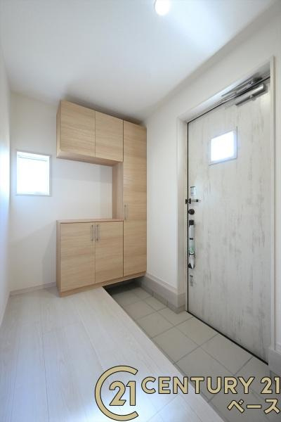 リーブルガーデン中町 １号棟 ／新築一戸建の玄関|■現地撮影写真■すっきりとした明るい玄関が家族やお客様を迎えてくれます！
