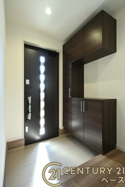 リーブルガーデン中町 ２号棟 ／新築一戸建の玄関|■現地撮影写真■すっきりとした明るい玄関が家族やお客様を迎えてくれます！