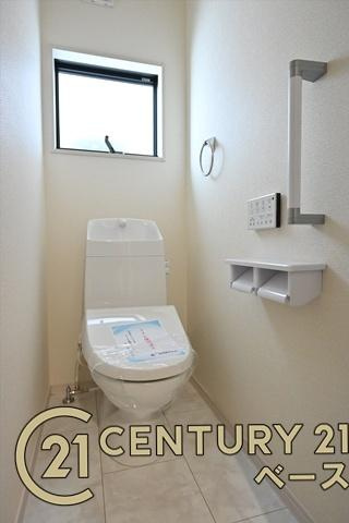 リーブルガーデン東辻 １号棟 ／新築一戸建のトイレ|■現地撮影写真■１・２階ともに清潔感ある綺麗なお手洗を完備！