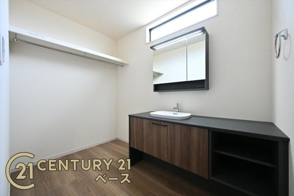 リーブルガーデン東辻 １号棟 ／新築一戸建の独立洗面台|■現地撮影写真■清潔感のある広々とした洗面スペースです！