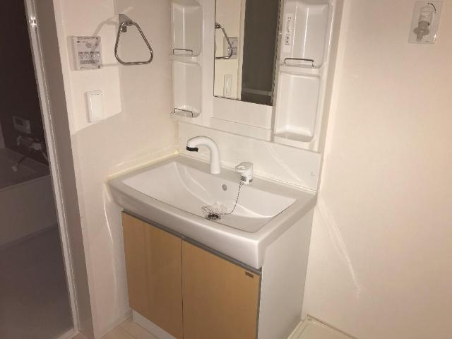 ユニヴァリィ　コンフォルトの洗面所|洗髪洗面化粧台