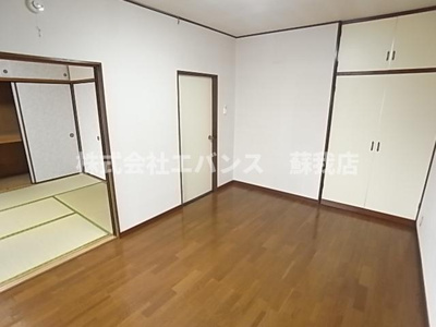 【寝室】 | イマイビューハイツ | 広くて明るい寝室