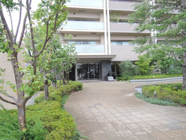 ライオンズ茨木ニューシティB街区（分譲）のエントランス