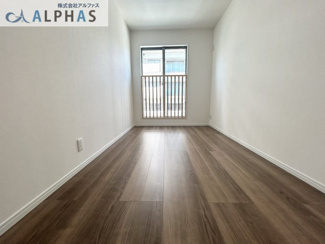 【洋室】 | 神戸市兵庫区金平町一丁目　新築戸建 | 3階洋室約5.4帖♪