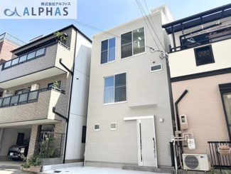 【外観】 | 神戸市兵庫区金平町一丁目　新築戸建 | 駐輪スペース１台あり♪※車種による