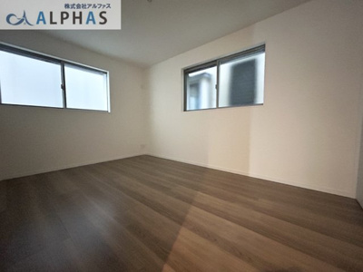 【洋室】 | 神戸市兵庫区金平町一丁目　新築戸建 | 1階洋室約6.5帖は多目的に使えます♪