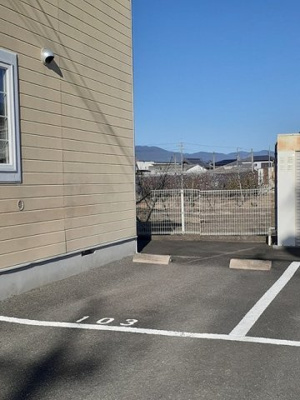 【駐車場】 | ピーチハウス | 駐車場完備です