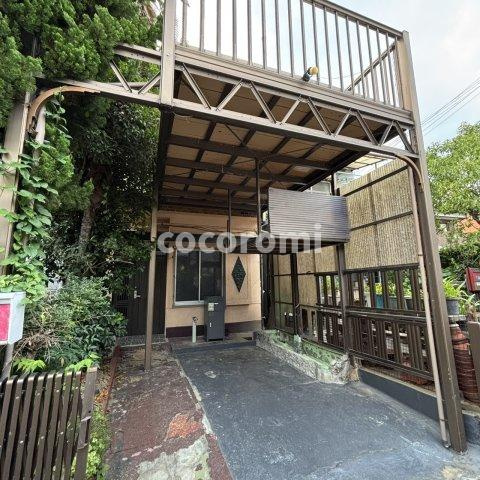 八雲北町車庫付き貸家のエントランス