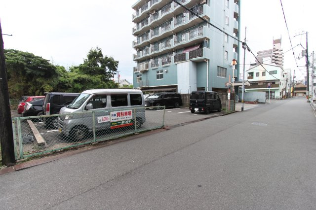 森岡駐車場（広中町線路路側）