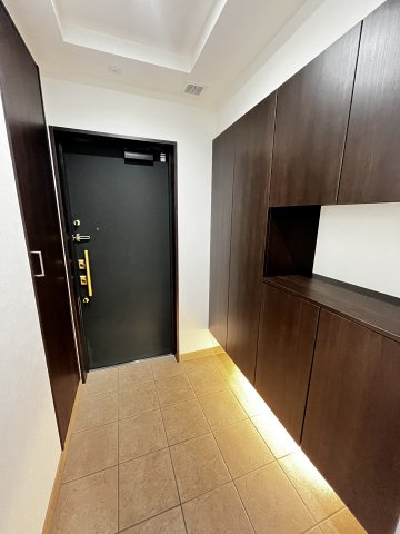 百道タワーの玄関