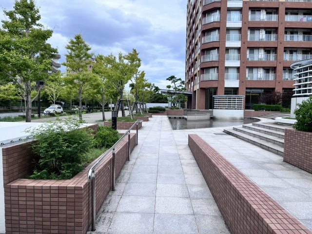 百道タワーのエントランス