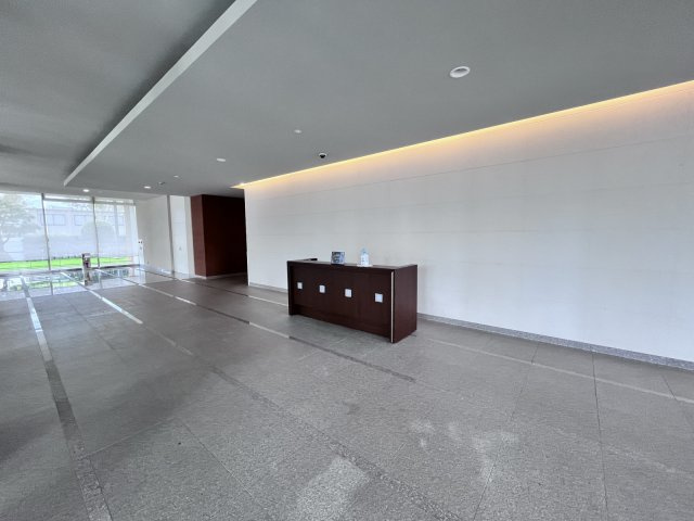 百道タワーのエントランス