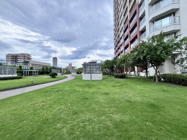 百道タワーのエントランス