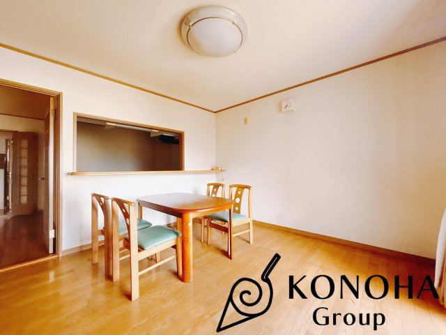 【中古戸建】安中市安中の居間・リビング|これから長く住むお家のリビングには毎日気持ちのいい日差しが差し込みます。ポカポカ日向ぼっこをしながらお昼寝をするのもいいですね♪明るいリビングに気分も晴れやかに♪