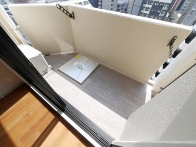 【バルコニー】 | サムティ京橋Clear | 暖かな日差しのふりそそぐバルコニー