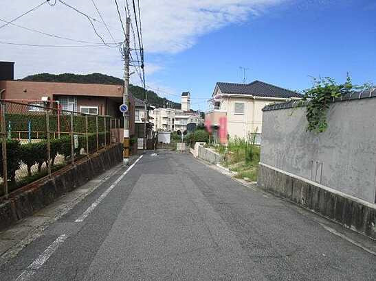 【前面道路含む現地写真】