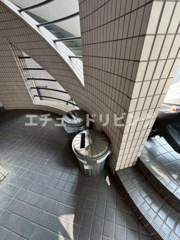 センチュリー志木のエントランス