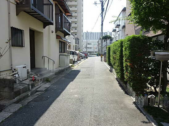 【前面道路含む現地写真】