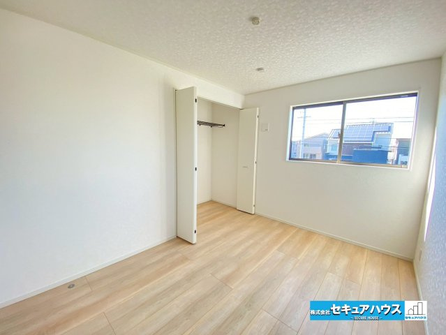 【同施工物件ご案内可能】東海市富貴ノ台 全3棟　（ 月々80,000円～）の内観：施工例|【洋室イメージ】
◆広々とした居住空間は日々の暮らしを彩り、心のやすらぎと満足感を与えてくれます。通風と採光を考慮した設計は子供たちはのびのび育ち、家族でくつろぎと団らんを生み出します。