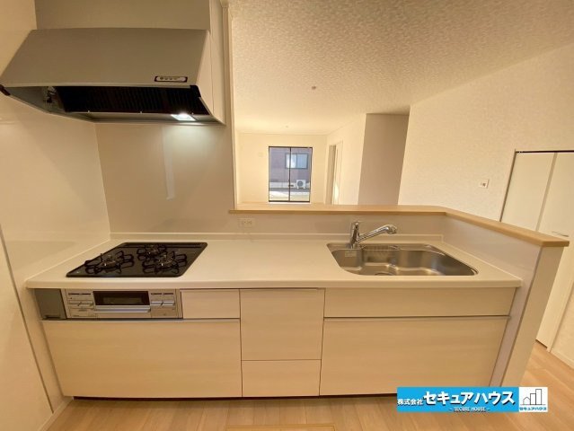 【今からご案内可能】東海市富貴ノ台 全3棟　のキッチン|【キッチン】
◆同時にたくさんの料理が調理できる。「焼く・蒸す・煮る」の工程を同時進行で進めることができるので、料理を素早く作ることができます。育児でバタバタ忙しいママに嬉しい♪