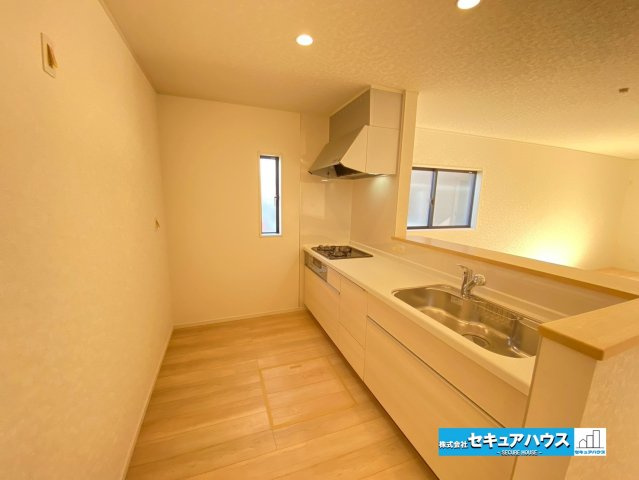 【同施工物件ご案内可能】東海市富貴ノ台 全3棟　（ 月々70,000円～）の内観：施工例|【浴室イメージ】
◆アクセントパネルで落ち着きのある雰囲気を演出します。毎日の疲れを癒やすバスタイムをお楽しみ下さい！
◆窓付きで、カビの繁殖を抑える効果があります。