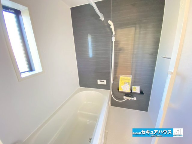 【同施工物件ご案内可能】東海市富貴ノ台 全3棟　（ 月々70,000円～）の内観：施工例|【洋室イメージ】
◆広々とした居住空間は日々の暮らしを彩り、心のやすらぎと満足感を与えてくれます。通風と採光を考慮した設計は子供たちはのびのび育ち、家族でくつろぎと団らんを生み出します。