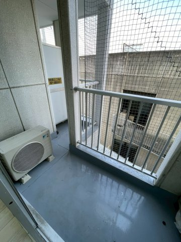 久留米市江戸屋敷１丁目のアパートのバルコニー