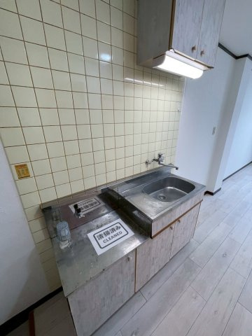 久留米市江戸屋敷１丁目のアパートのキッチン