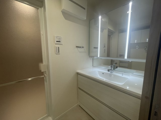 アンピール空港西の独立洗面台