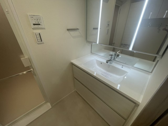 アンピール空港西の独立洗面台