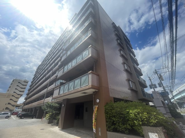 アンピール空港西の外観