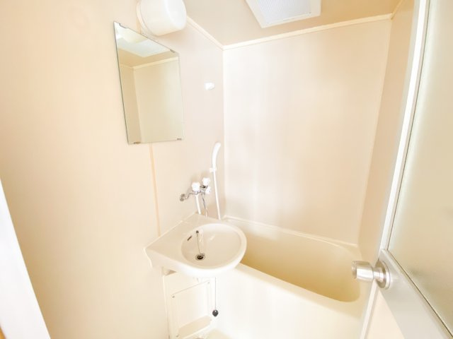 エクラ平野の浴室