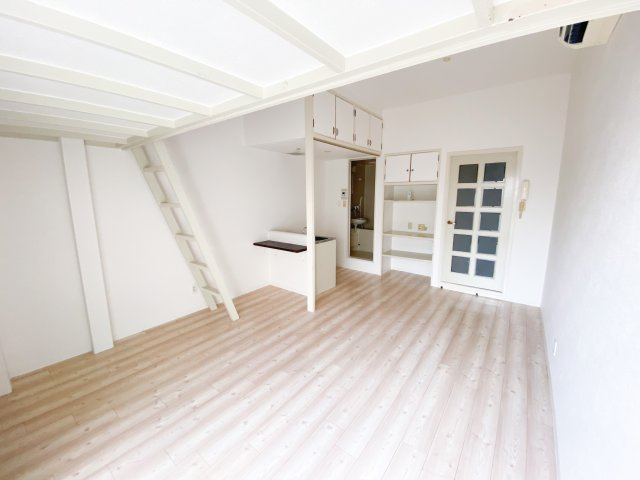 エクラ平野の洋室