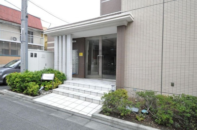 【エントランス】 | ウィステリアート | 落ち着いたエントランスです