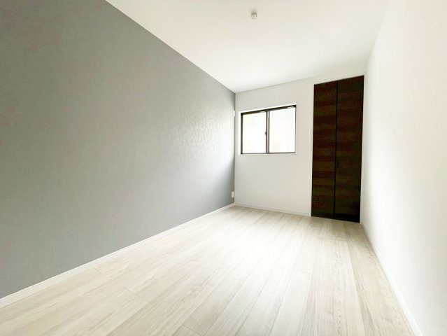 静市市原町の洋室