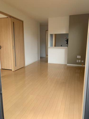 【居間・リビング】 | グランドール川口 A棟 | LDK12.5帖