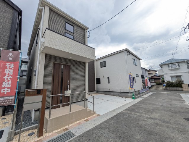 福岡市早良区重留7丁目　5号棟の前面道路含む現地写真