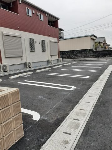 メゾン　オハナの駐車場