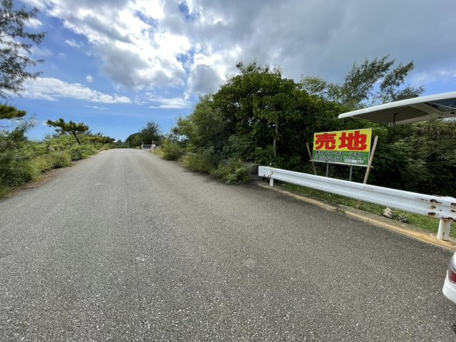 伊良部字長浜1640-22、1644-1の前面道路含む現地写真