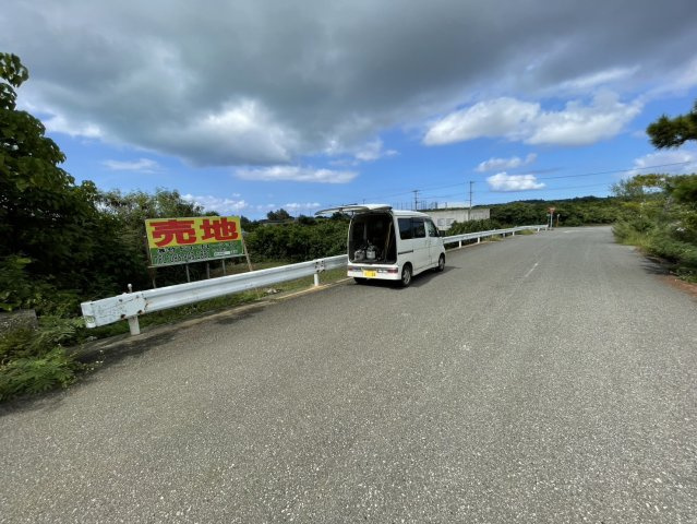 伊良部字長浜1640-22、1644-1の前面道路含む現地写真