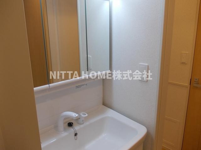 コンコードⅠの洗面所|三面鏡付き洗面台もあります(*^^)v