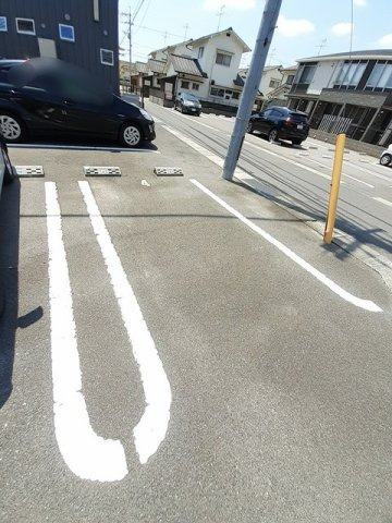 アラマートの駐車場